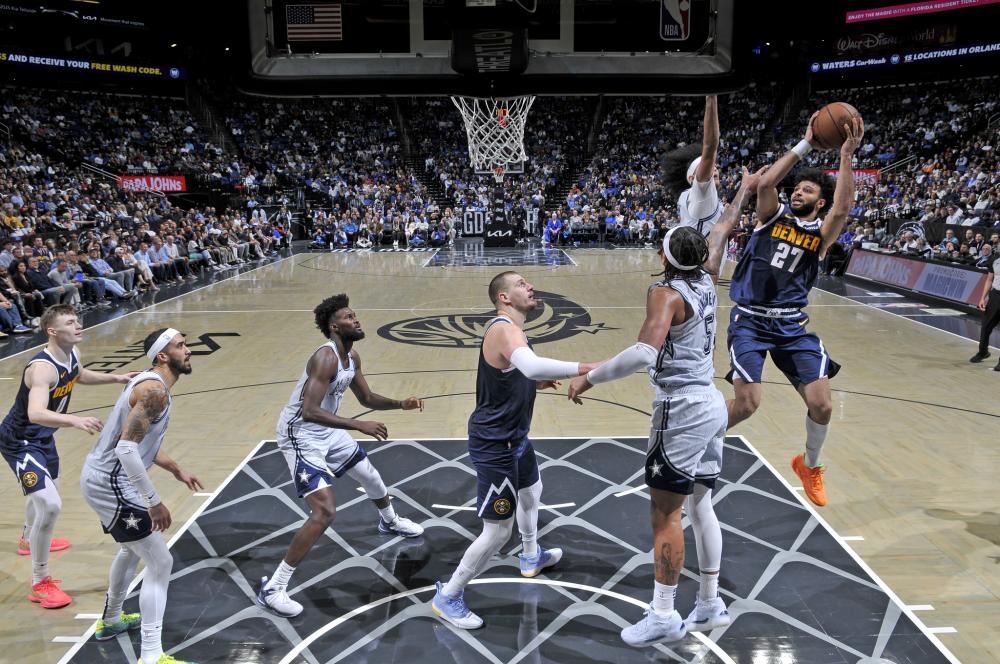 她在更大的 她在更大的